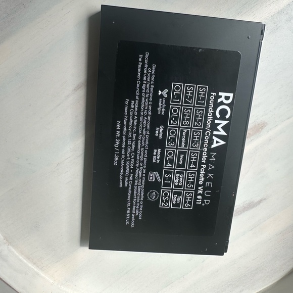 RMCA VK Foundation/Concealer Palette #11 - MUA RETIREMENT SALE! - Picture 3 of 6